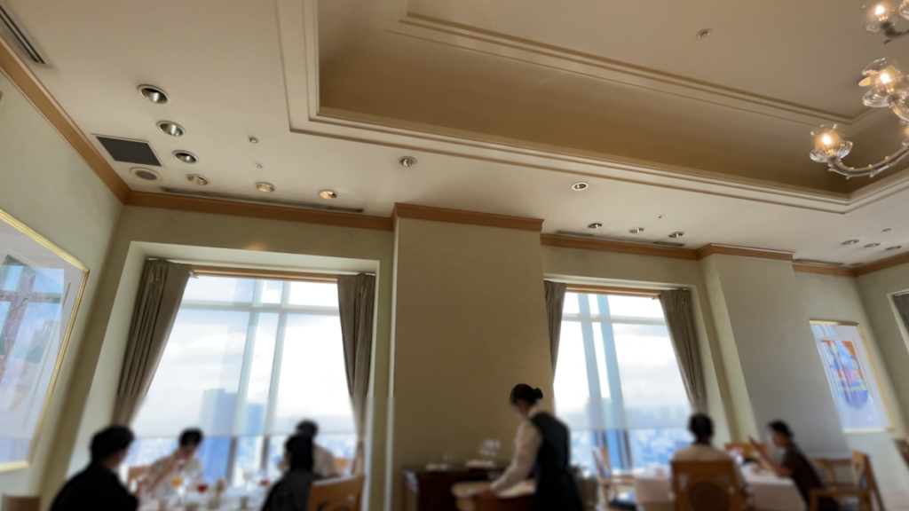 ホテル阪急インターナショナル　朝食　エッグベネディクト