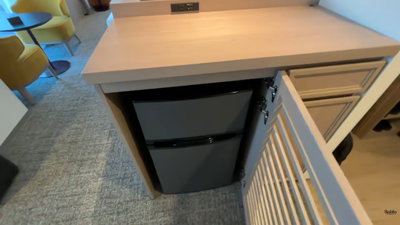 MONday舞浜　客室　コーナースイートルーム