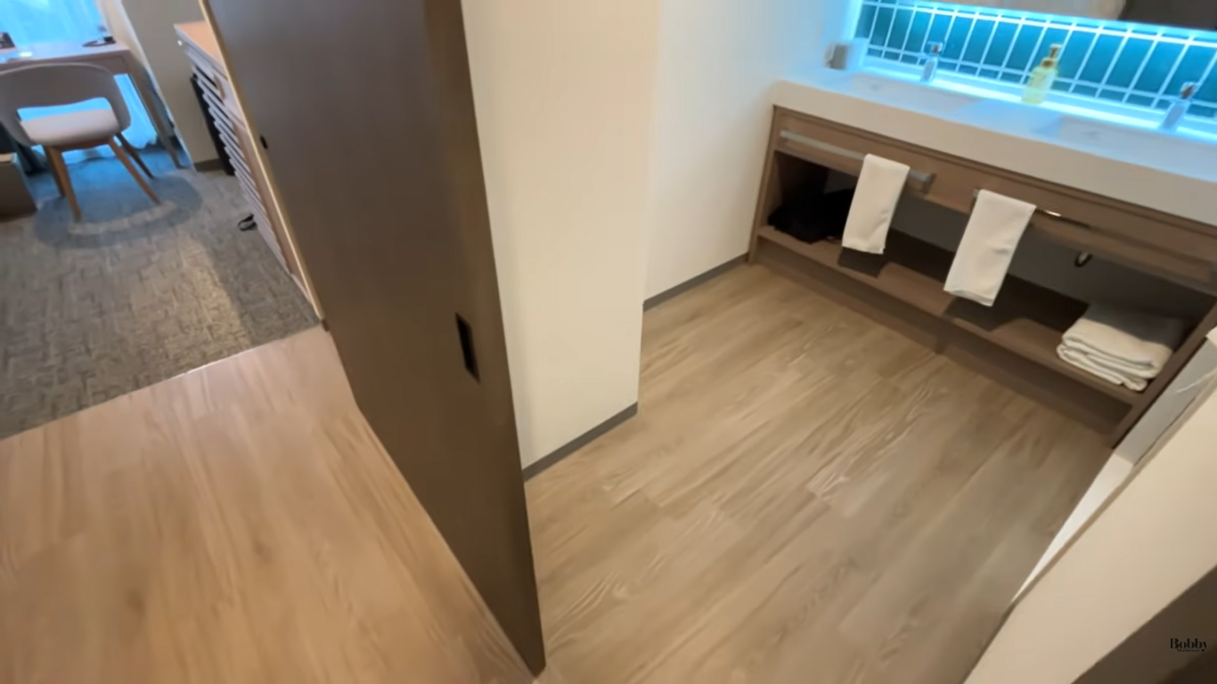 MONday舞浜　客室　コーナースイートルーム