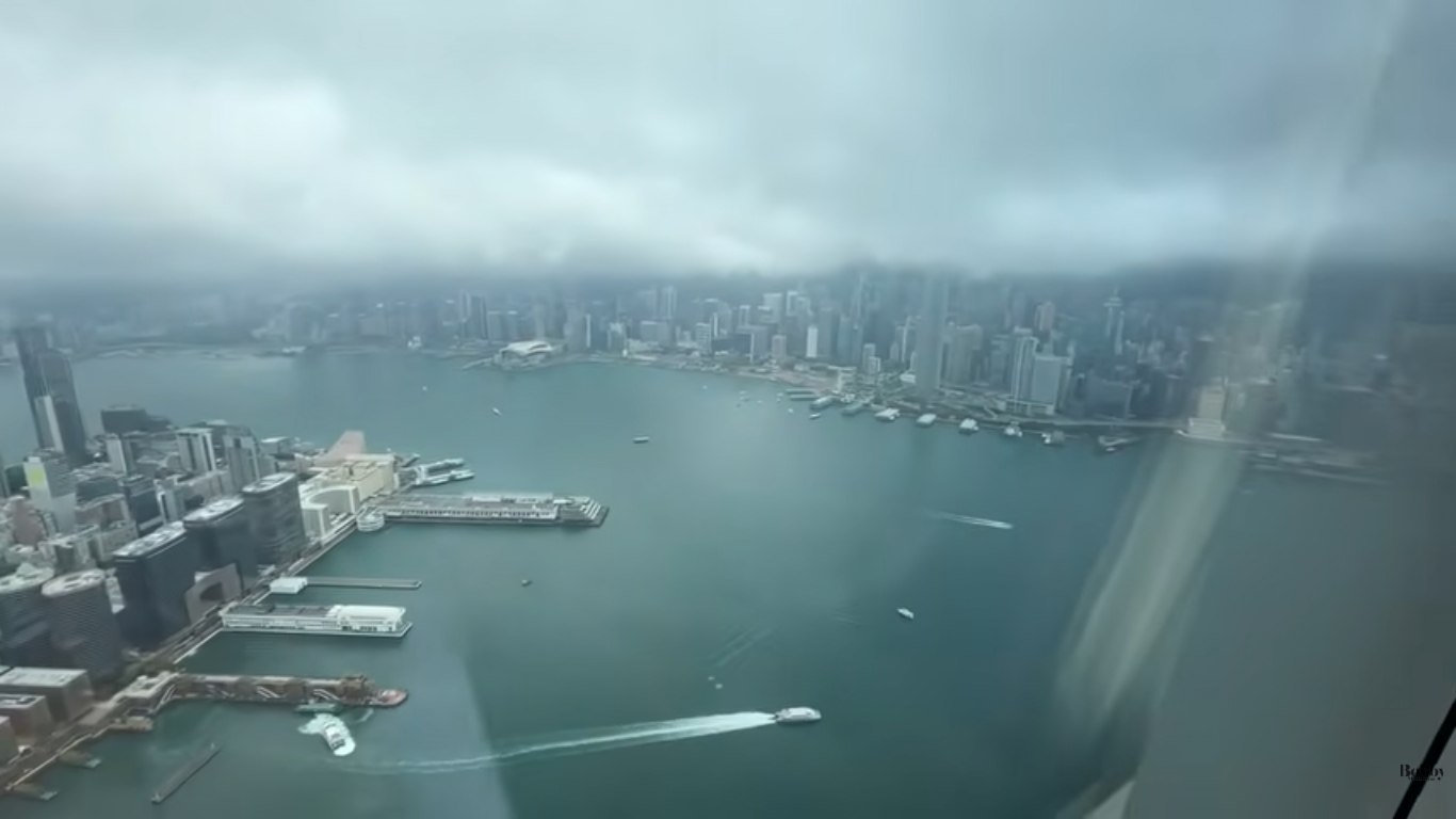 ザ・リッツカールトン香港 デラックスゲストルーム ビクトリアハーバービュー 客室