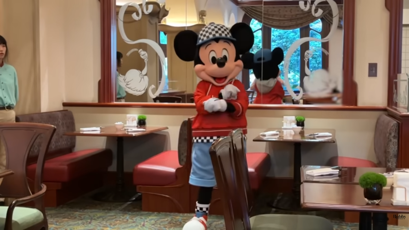 上海ディズニーランドホテル　朝食ブッフェ　キャラクターグリーティング