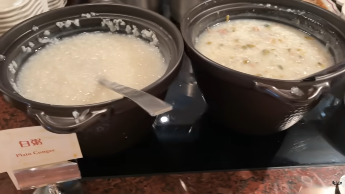 上海ディズニーランドホテル　朝食ブッフェ　キャラクターグリーティング