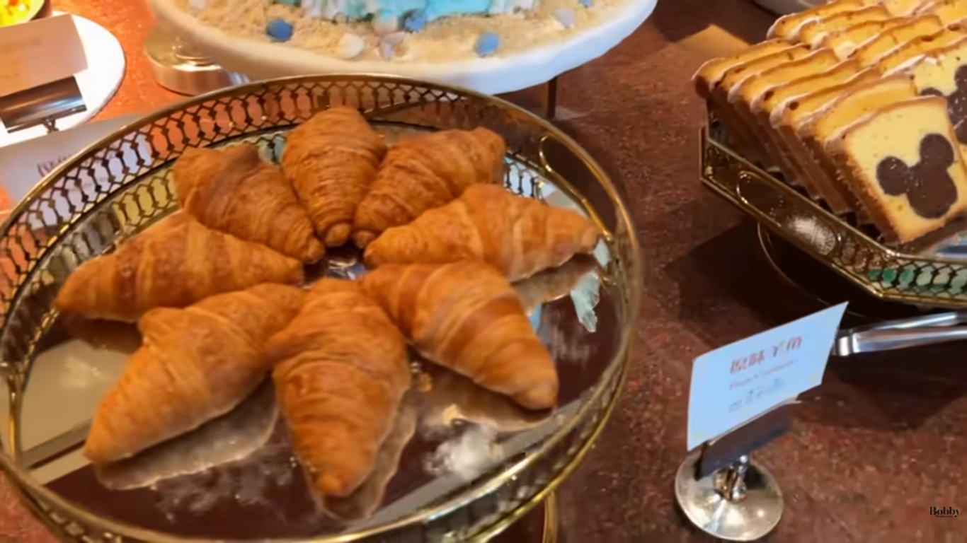 上海ディズニーランドホテル　朝食ブッフェ　キャラクターグリーティング