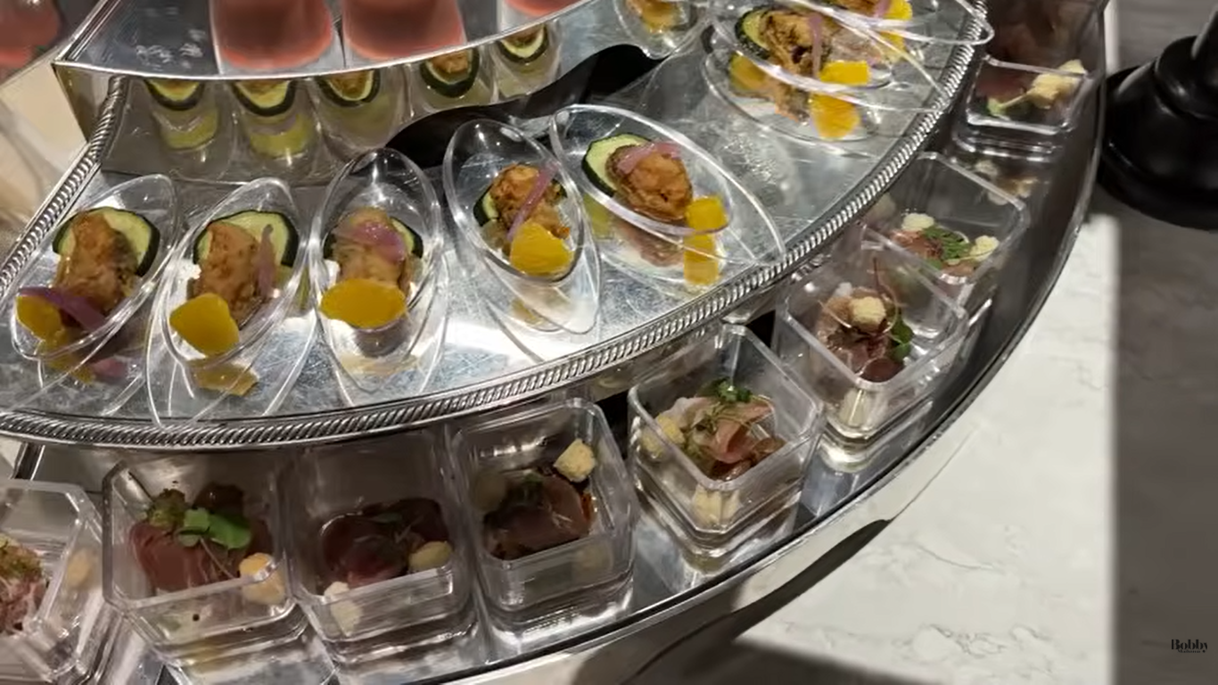 ファンタジースプリングスレストラン　ディナーブッフェ　夕食