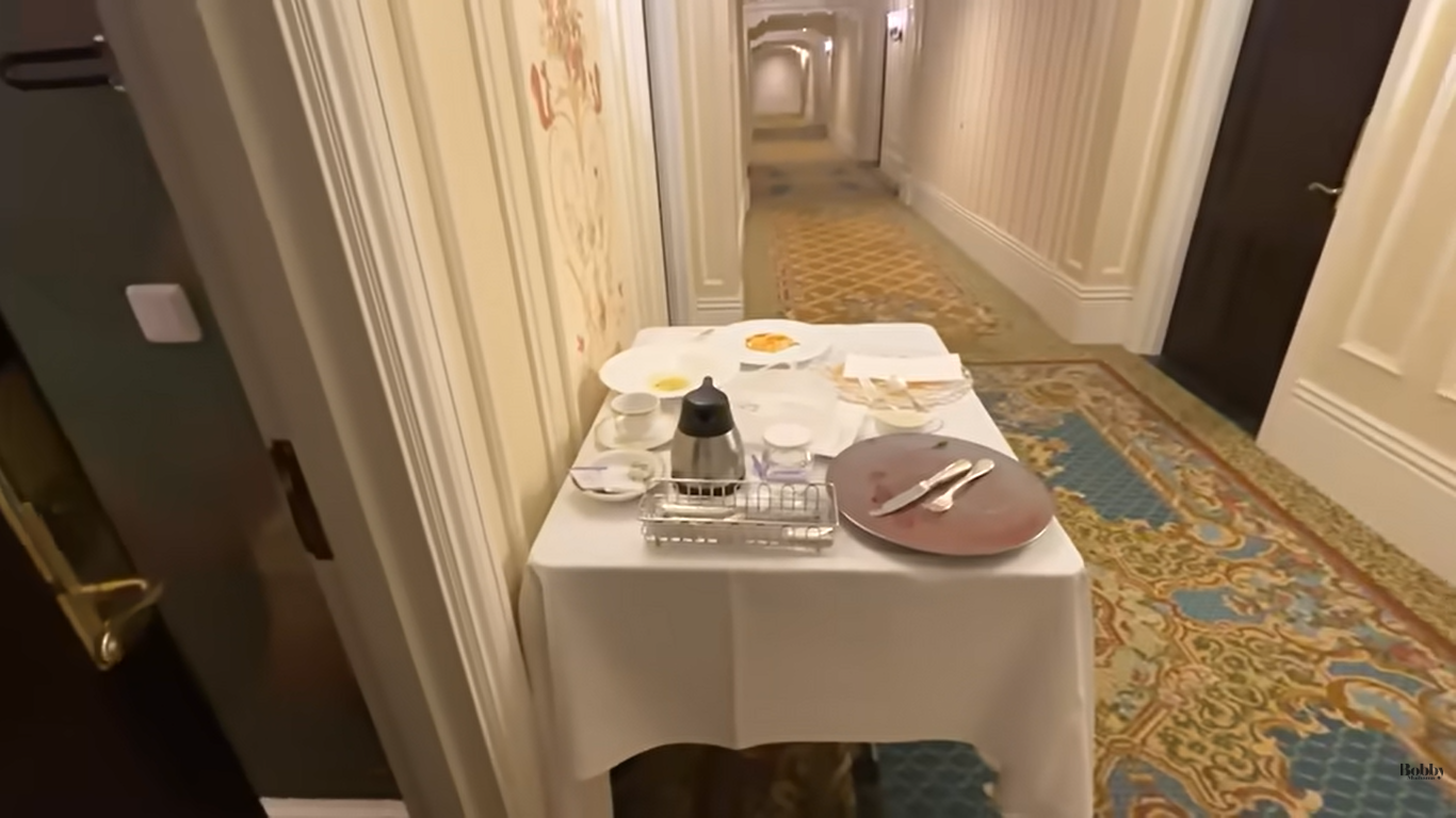 ディズニーランドホテル　ルームサービス　スペシャルディナーセット
